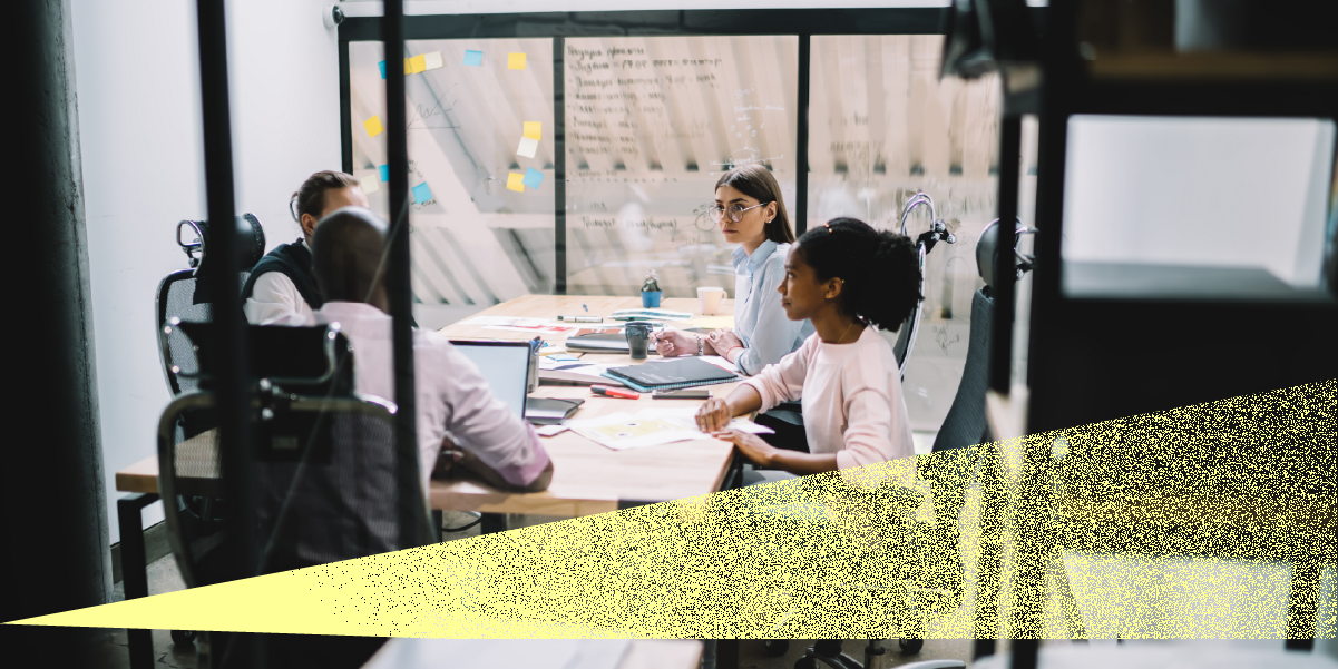 Team Collaboration in a Regulated Environment: 4 Managerial Reflexes to Secure Compliance Without Rigidifying the Organisation